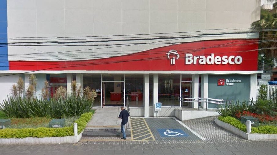 Bradesco fecha 324 agências e demite 2,4 mil pessoas em 2026