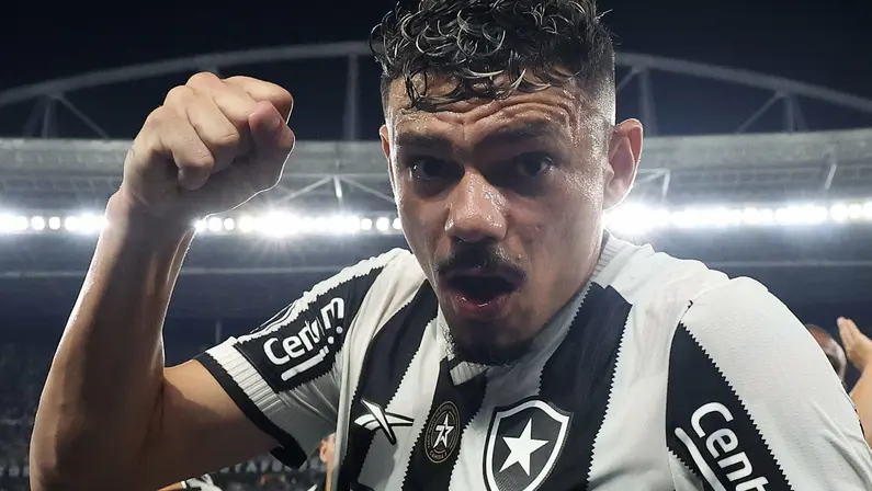 Tiquinho Soares recusou outras propostas e esperava chamado do Botafogo; atacante deve se aposentar no clube