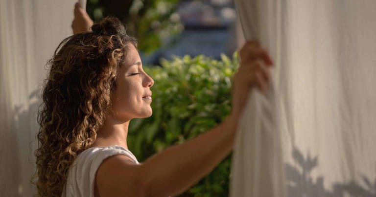 Pessoas que acordam cedo tendem a ser mais felizes, segundo estudo