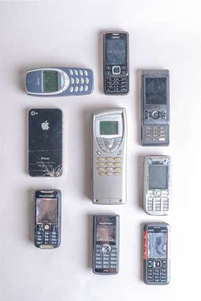 Geração Z abandona smartphones e faz celulares do passado voltarem com força