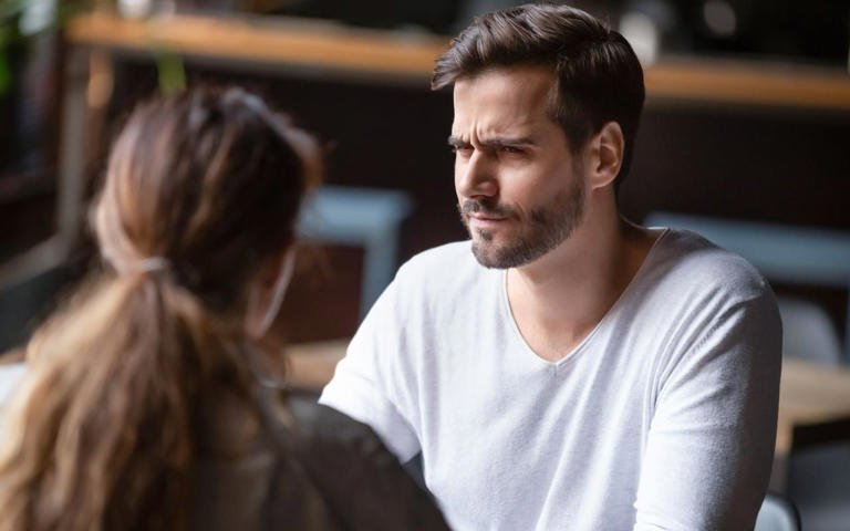 Pessoas com pouca inteligência emocional costumam ter esses 6 comportamentos sem perceber