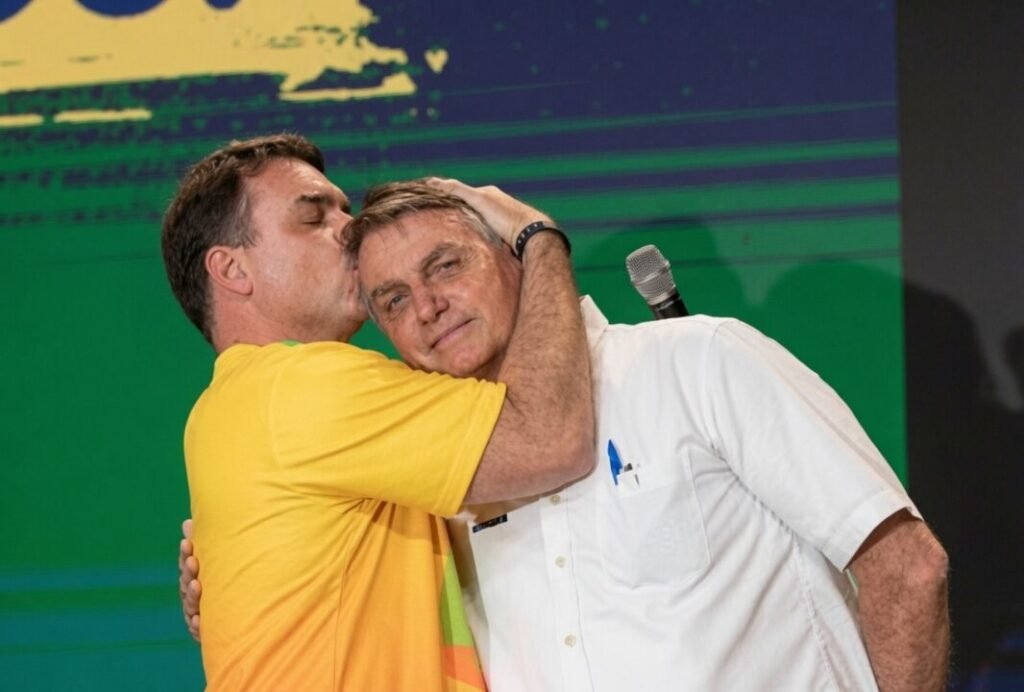 Bolsonaro pede a Moraes autorização para receber visita dos filhos no Dia dos Pais