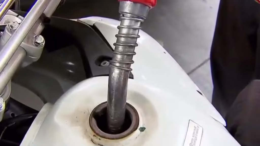 Gasolina passa a ter 32% de etanol neste sábado sem previsão de queda nos preços