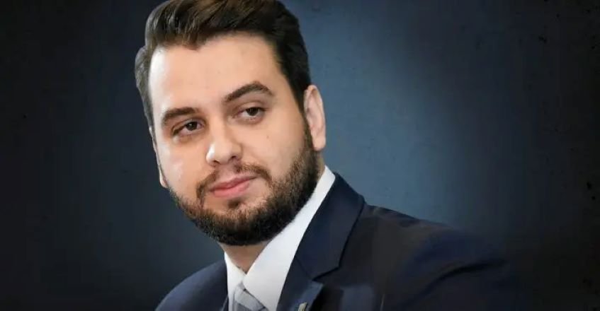 Moraes autoriza Carlos e Flávio Bolsonaro a visitarem Filipe Martins na prisão