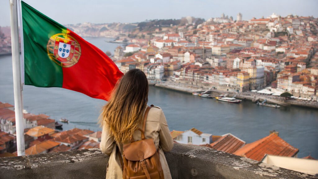 Brasileiros que trocaram o país por Portugal encaram salários apertados e aluguel cada vez mais pesado, mas idioma, segurança e vida na Europa continuam atraindo gente, numa comunidade que já chegou a 628 mil pessoas