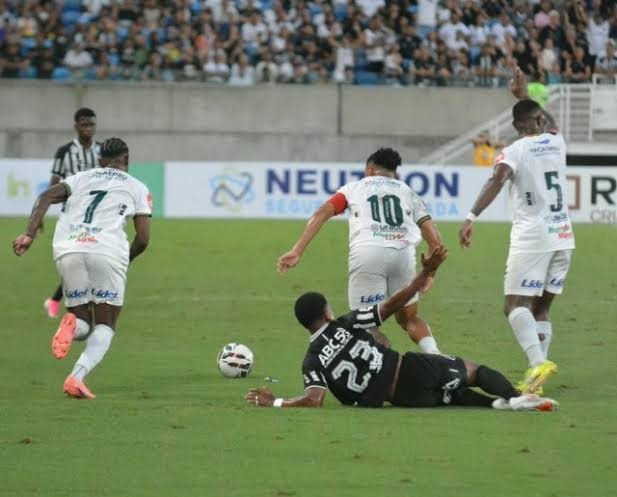 Goleiro do ABC falha, Uberlândia consegue empate e vai à final da Série D
