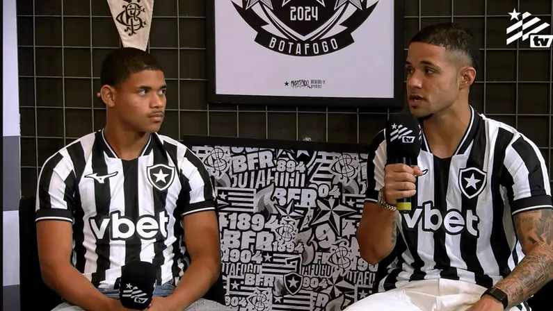 Crias da Maré, Huguinho e Justino celebram fase: ‘Chegamos num momento bem difícil e sempre acreditamos que o Botafogo ia mudar’