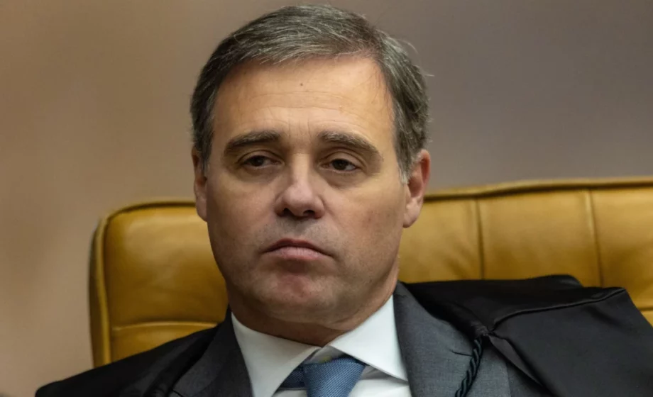 André Mendonça dispara: juiz não deve buscar dinheiro nem riqueza na carreira