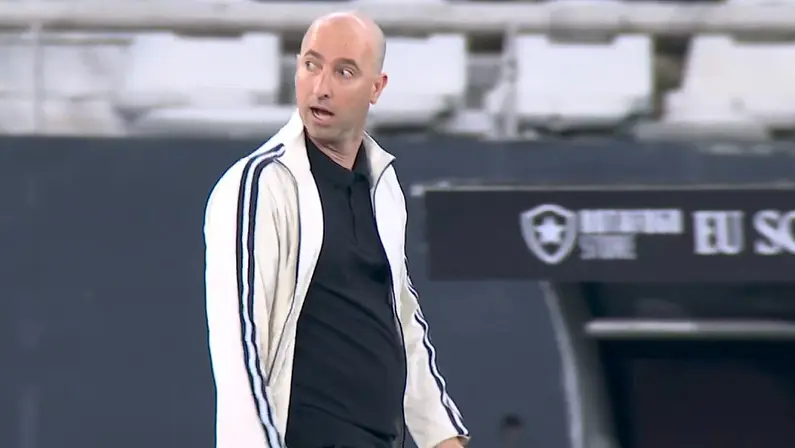 Botafogo mantém confiança em Rodrigo Bellão e deve manter interino para clássico com o Flamengo