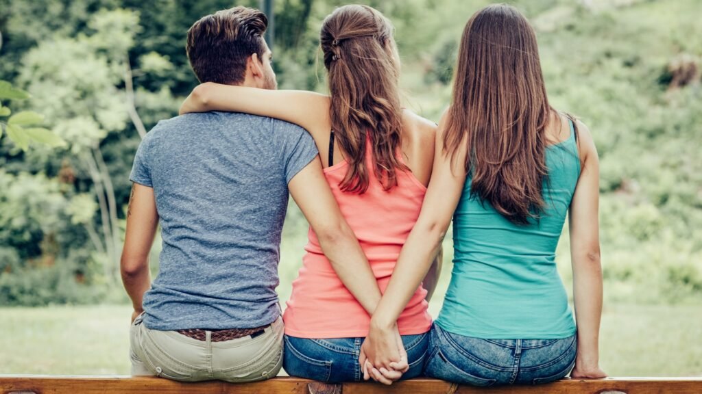 Traição não acontece do nada: a psicologia explica os 6 sinais mais comuns em homens infiéis