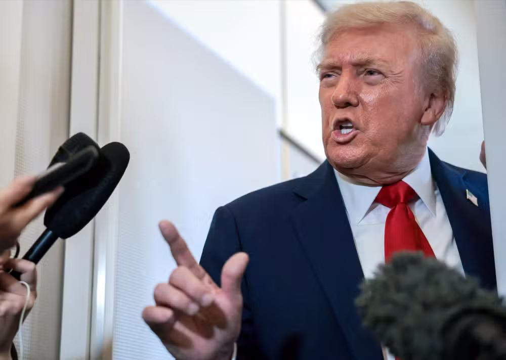 Trump anuncia que baniu CNN, MS NOW e Político da Casa Branca