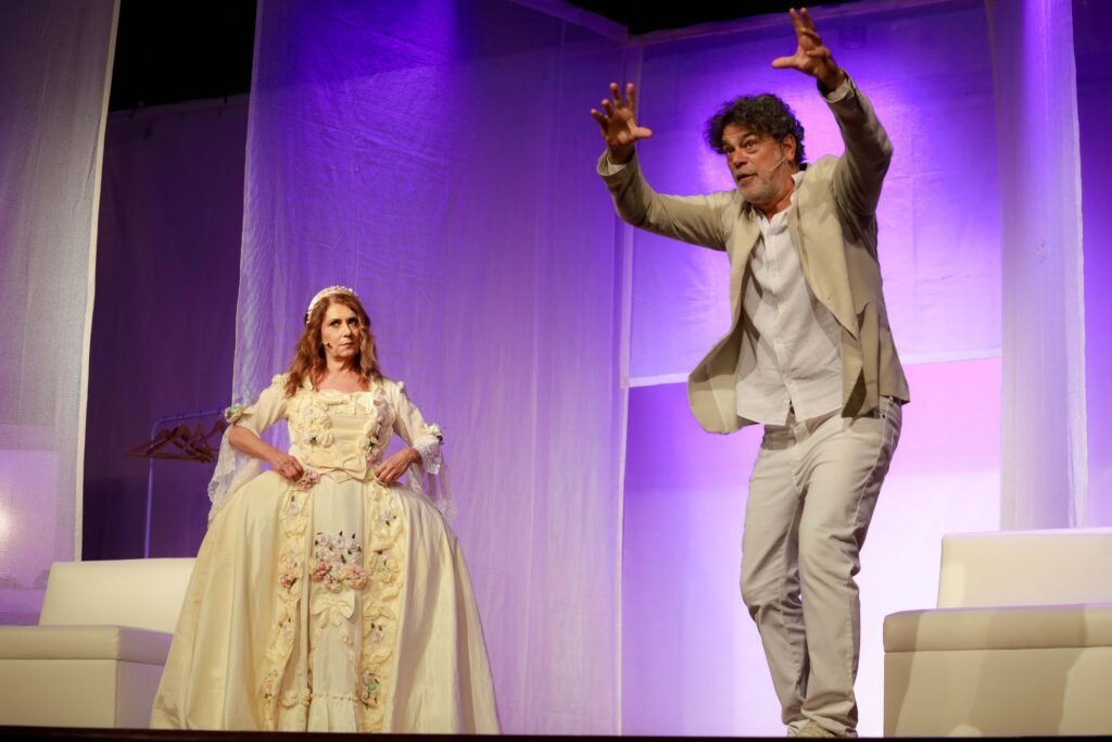 Patricya Travassos e Eduardo Moscovis chegam a Natal com a aclamada comédia “DUETOS”