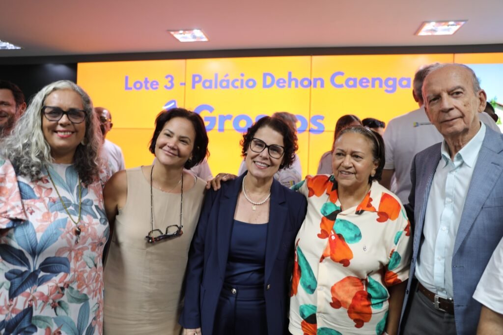 Governo do RN entrega ambulâncias e unidades odontológicas móveis para 11 municípios