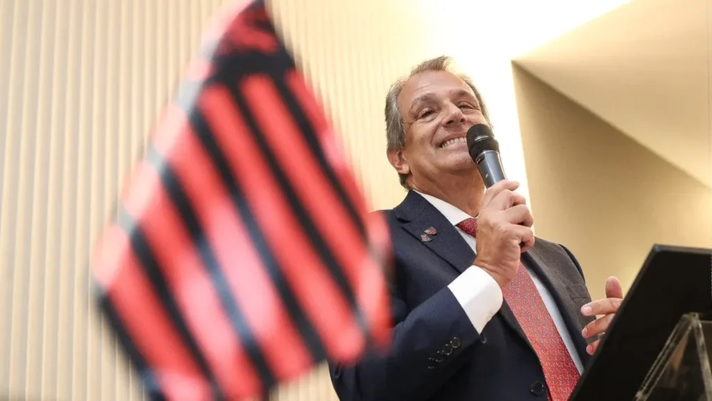 Presidente do Flamengo critica fim das bets: “Como vou pagar o Paquetá?”