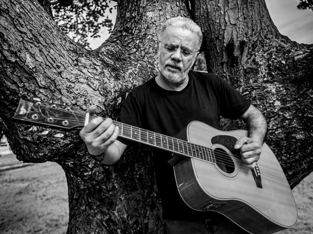 Moisés de Lima apresenta “Black In”  nesta sexta-feira no Figa Bar e Cultura