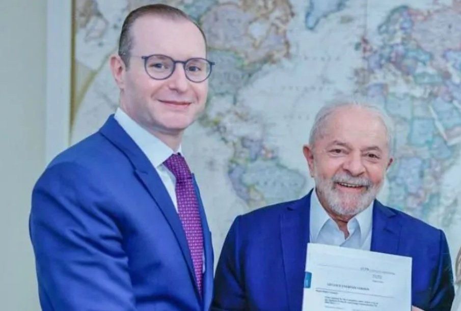 ‘Soltar a mão’? Lula acionou Zanin no Supremo para reforçar seu apoio Moraes