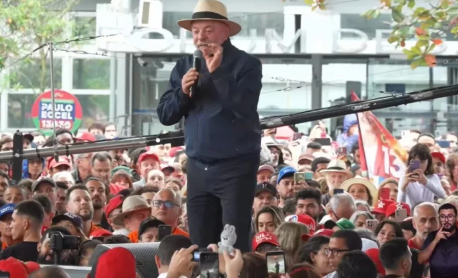 Lula admite em comício: objetivo da reeleição é manter Bolsonaro preso