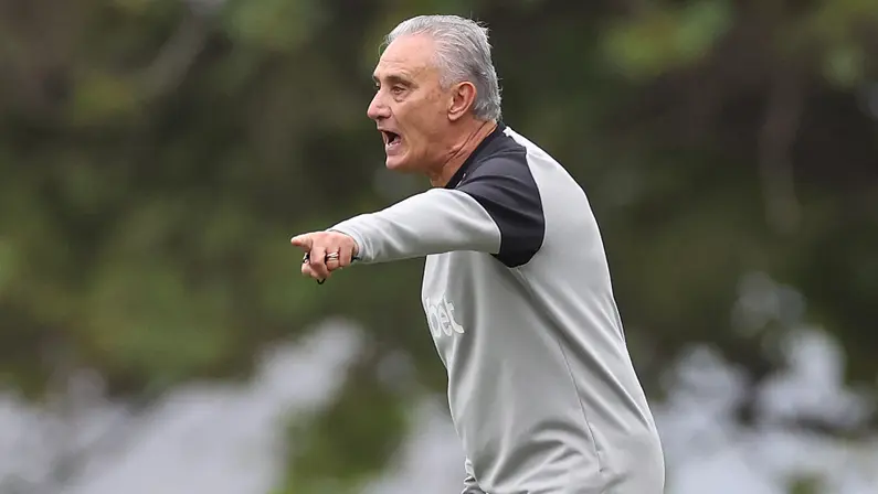 Tite ajusta posicionamentos em primeira semana de data Fifa no Botafogo e projeta ver Medina pela esquerda