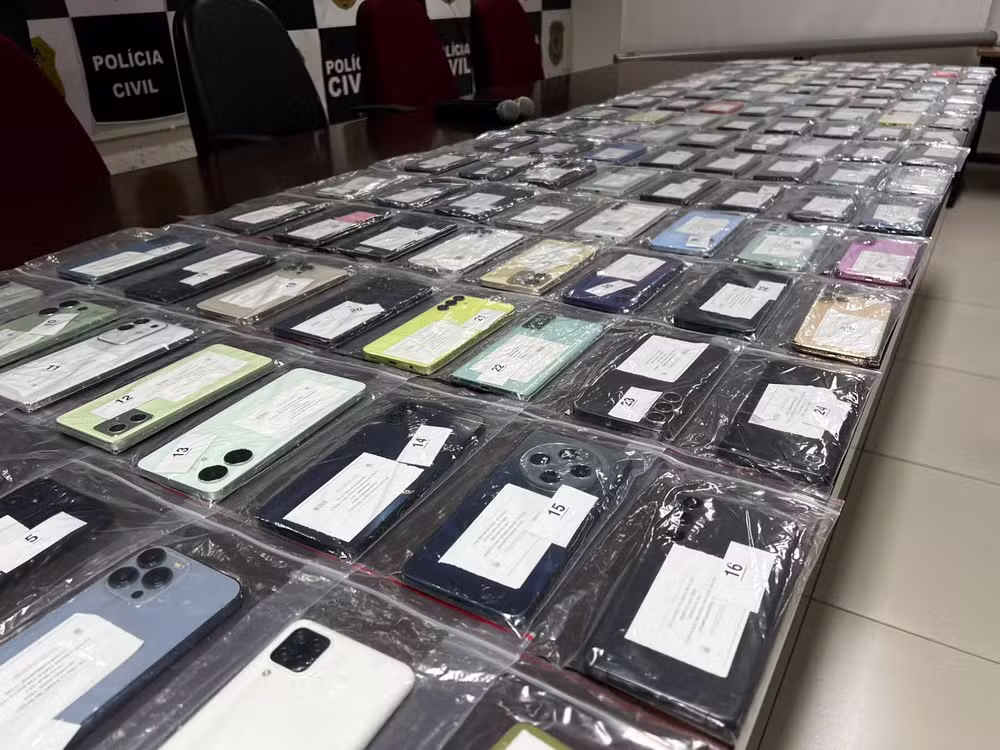 Polícia inicia devolução de 1,4 mil celulares roubados no RN; veja orientações