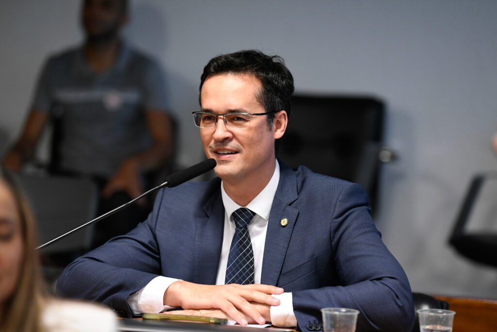 Crusoé: Deltan acusa PT de “estelionato eleitoral”