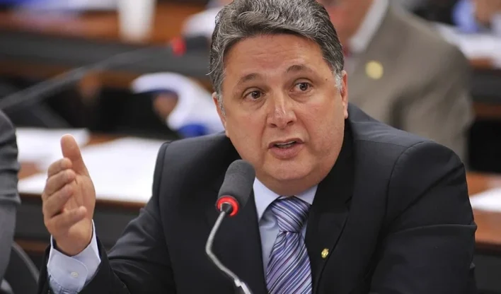 Decisão 2026: TSE forma maioria para cassar candidatura de Garotinho; Douglas Ruas é eleito governador do RJ no 1º turno