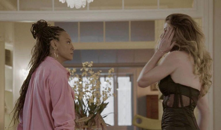 A psicologia sugere que as pessoas que permanecem em silêncio durante as conversas, em vez de se esforçarem para serem ouvidas, não são nem tímidas nem desinteressadas
