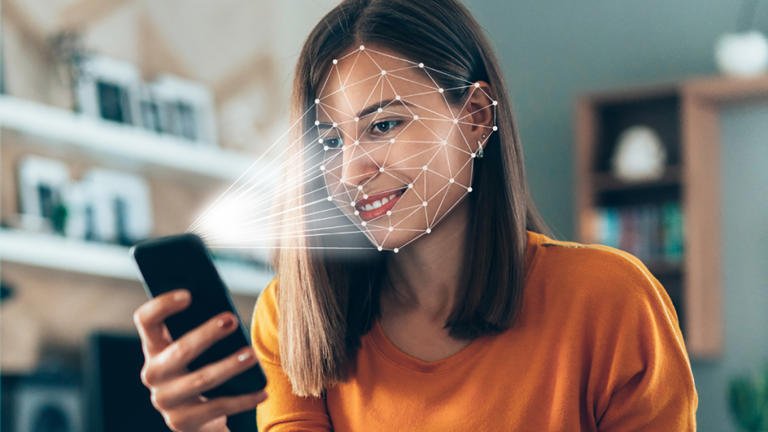 Anatel torna biometria facial obrigatória para usuários de celular no Brasil