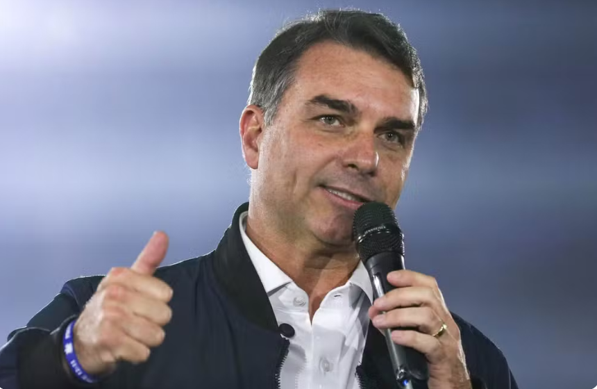 Partidos que apoiam Flávio Bolsonaro somam 286 deputados e 50 senadores