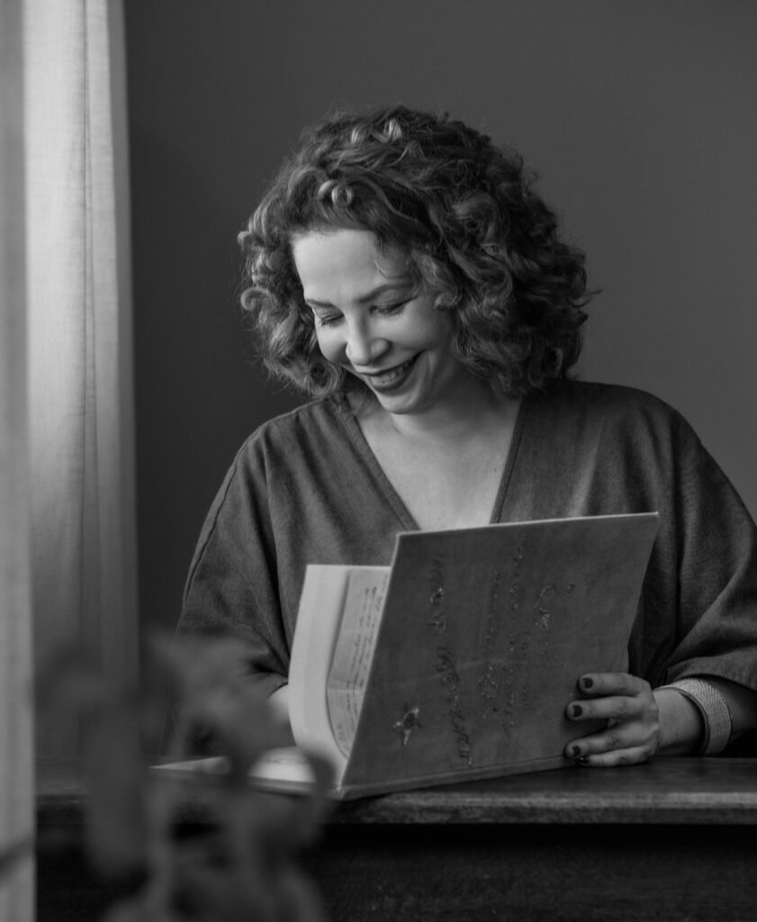 Josimey Costa apresenta ‘Quase conto’ –  a literatura que se lê com os olhos