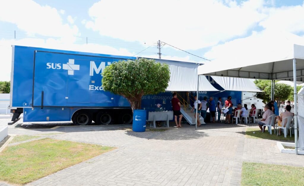 Governo entrega novas ambulâncias e carreta inicia atendimento no interior do RN