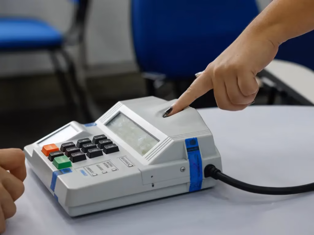 Eleitores voltam às urnas neste domingo para eleger presidente e governadores do DF e 5 estados