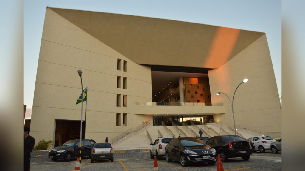 Justiça condena ex-prefeito e dois ex-juízes do TRE-RN por corrupção