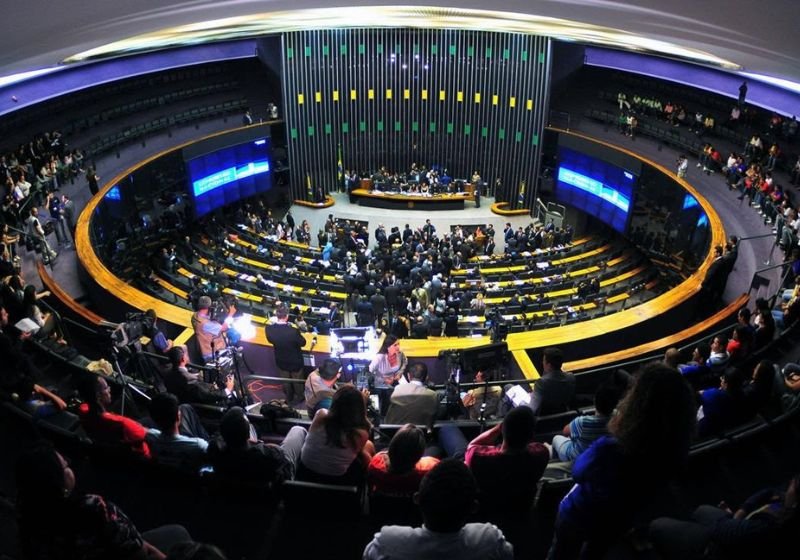 Concurso da Câmara dos Deputados abre 66 vagas com salário de R$ 30 mil; veja como participar