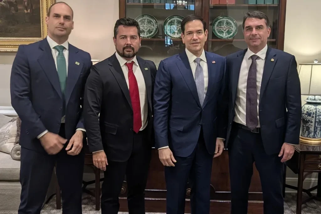 Com Flávio, Eduardo e aliados, direita amplia discurso bolsonarista nos EUA