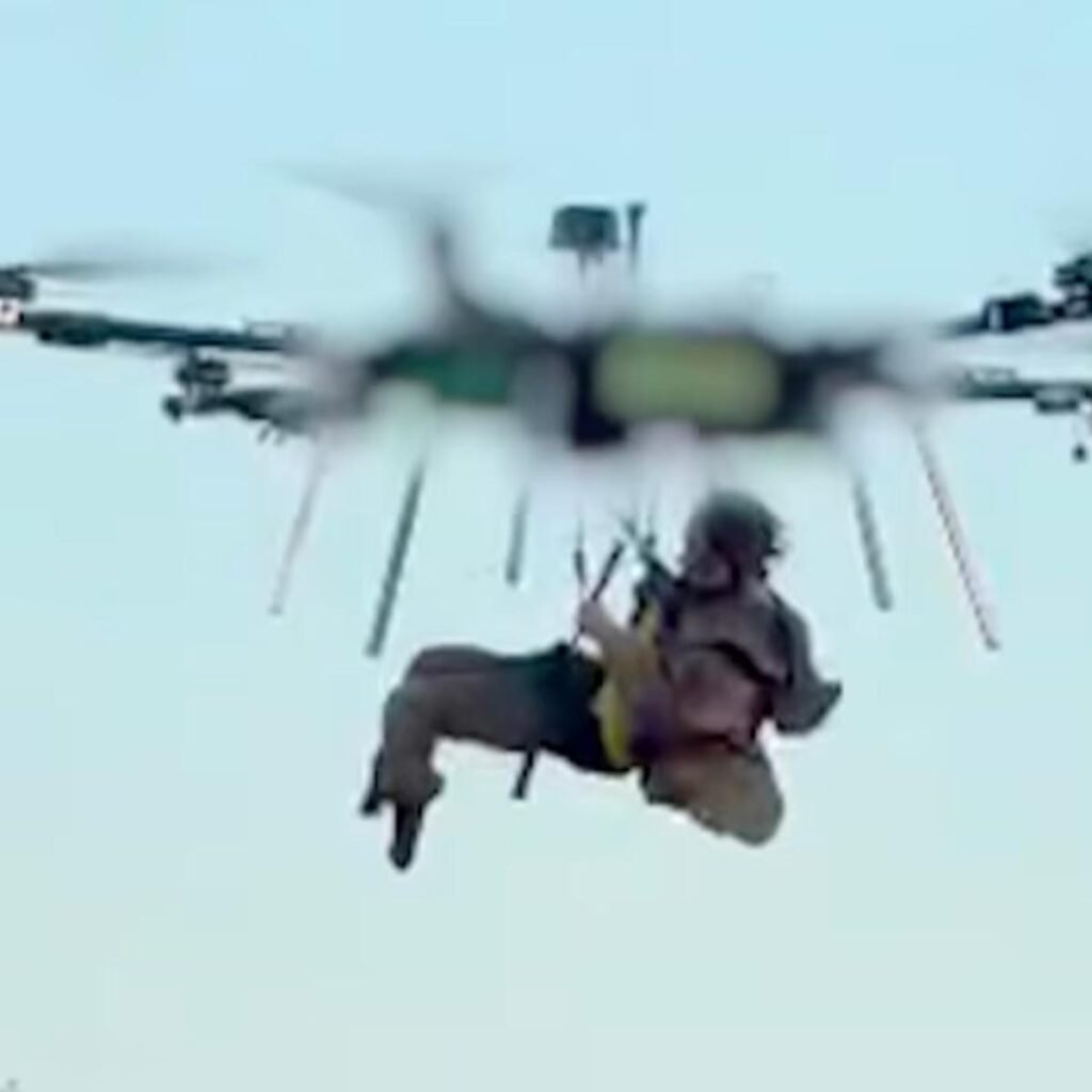 Ucrânia divulga vídeo de primeiro resgate de soldado ferido com drone na história