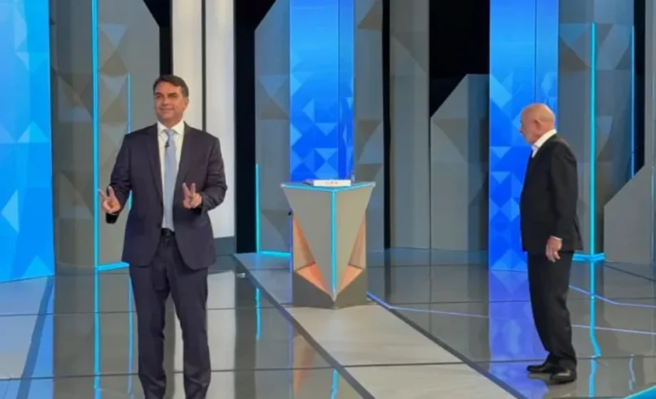 Quaest: Flávio Bolsonaro tem nota maior que Lula entre independentes no debate da Globo